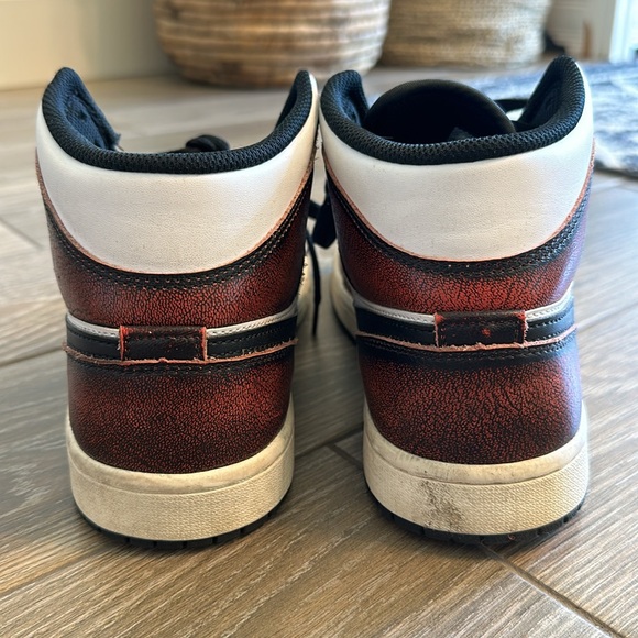 Nike Air Jordan 1 Mid SE - Picture 2 of 9